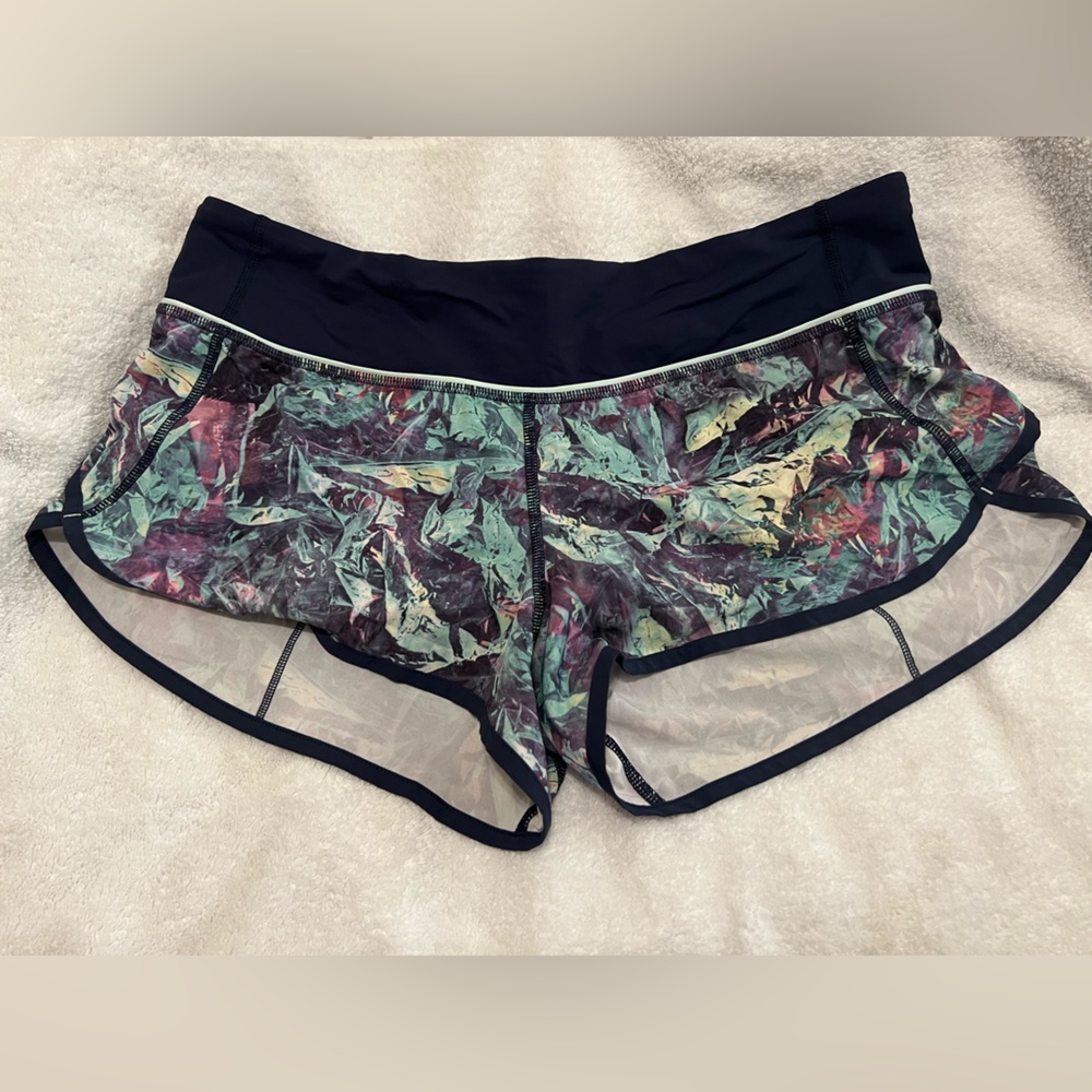 Lululemon speed short size 8 (2015) Navy floral iridescent